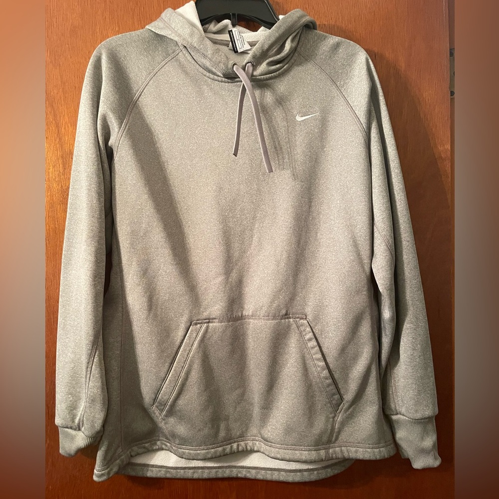 Women’s Nike therma fit hoodie